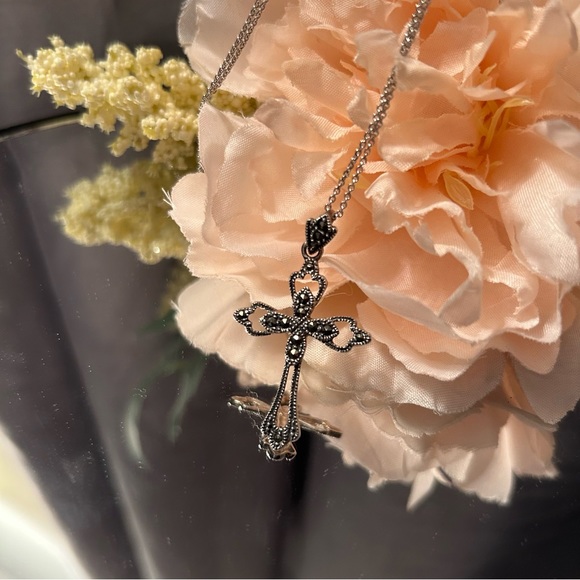 Marcasite Cross Set in Sterling Silver and on a Sterling Silver Chain - Picture 3 of 13